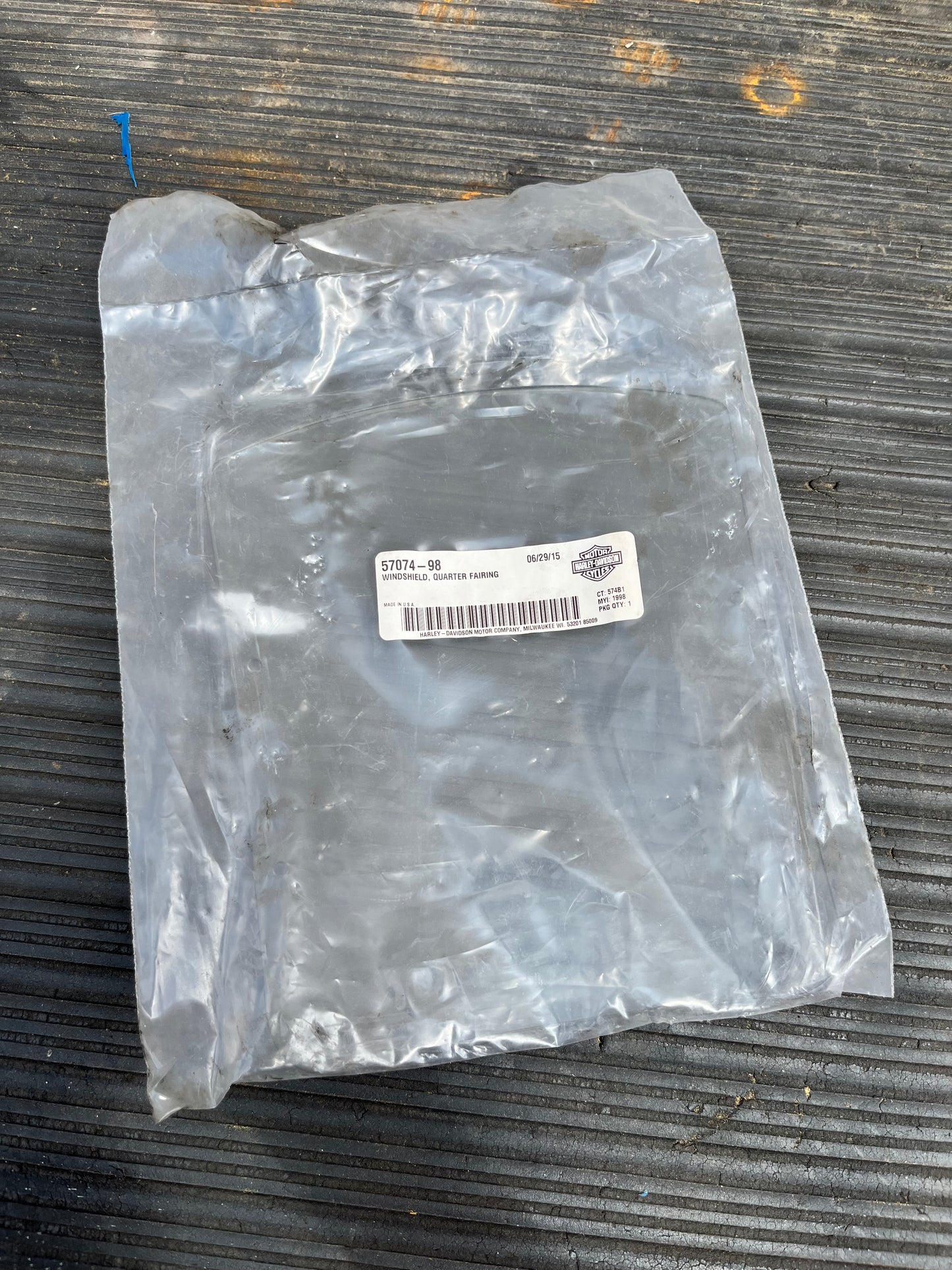 Harley-Davidson NOS OEM quarter fairing windshield 57074-98