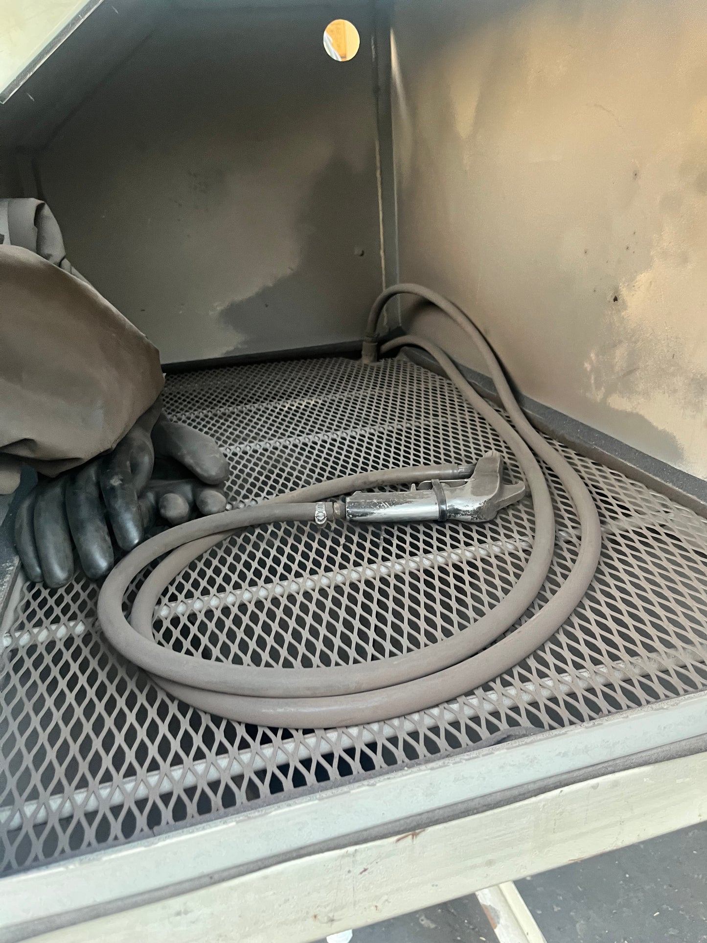 Cyclone Sand Blasting cabinet