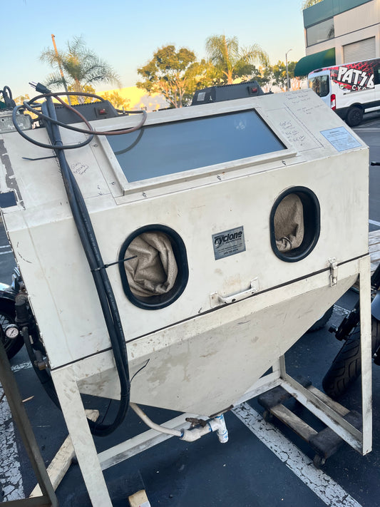 Cyclone Sand Blasting cabinet